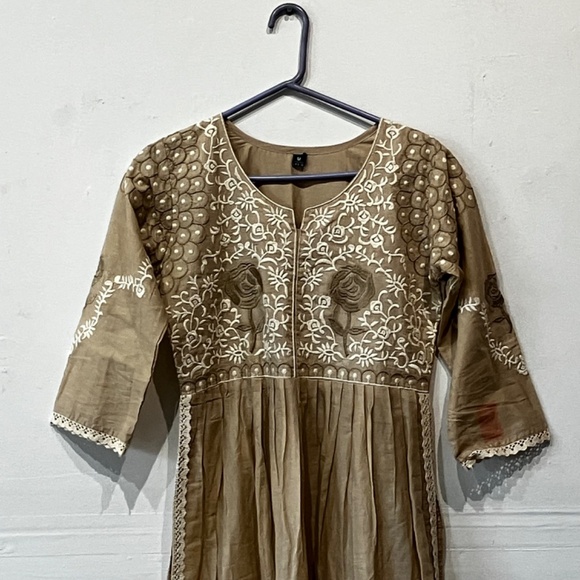 Tan and Cream embroidered tunic top - Picture 3 of 13